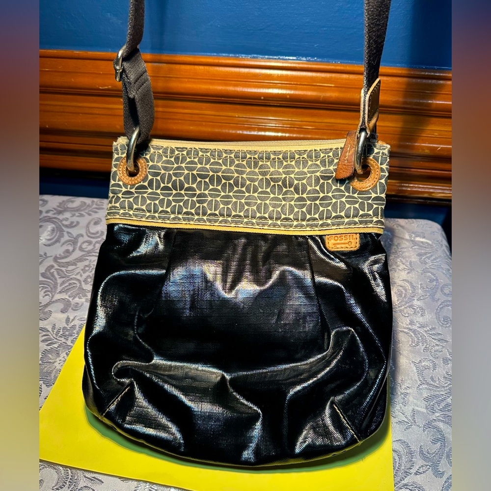 Vintage Fossil Key-Per Crossbody Shoulder Bag Purse, Black With Adjustable Strap